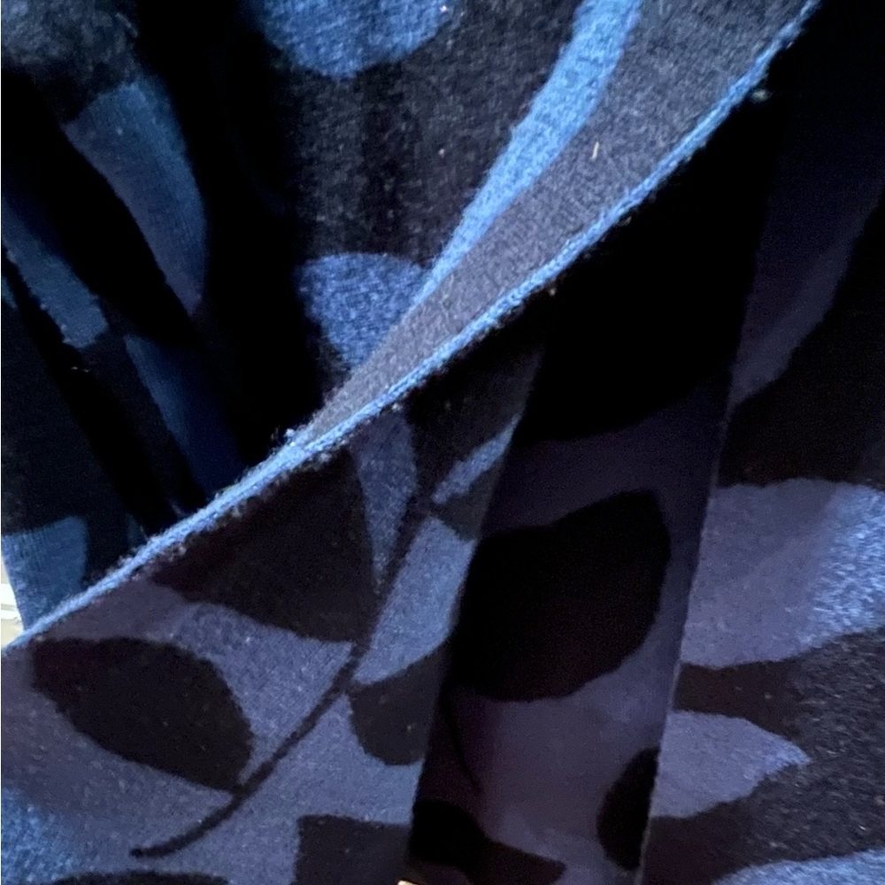 Neve Blue and Black Leaf Patterned Coat Large - Picture 5 of 6